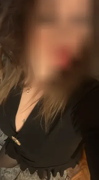 Angela, 35