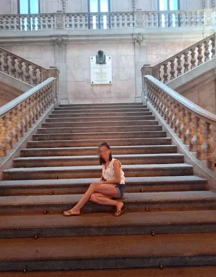 Anna, 33