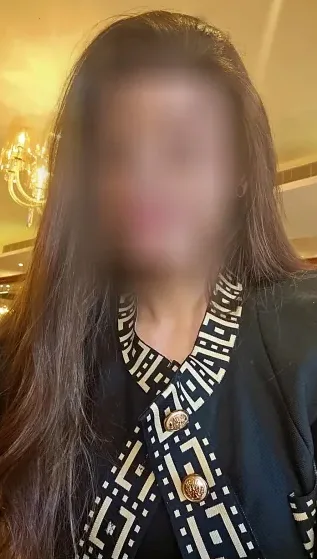 Anneke, 37