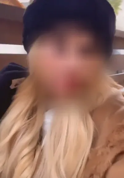 Daphne, 26