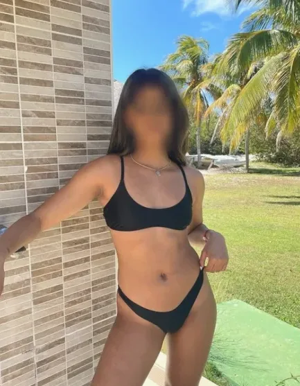 Daphne, 29