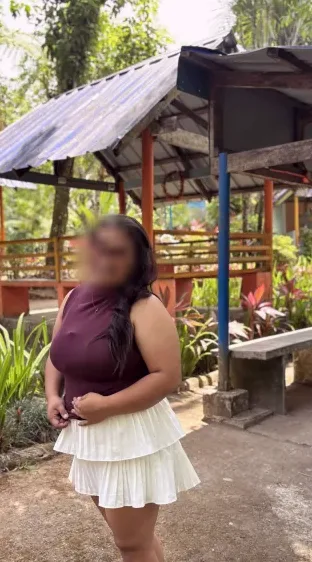 Fleur, 25
