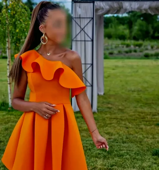 Isabel, 24