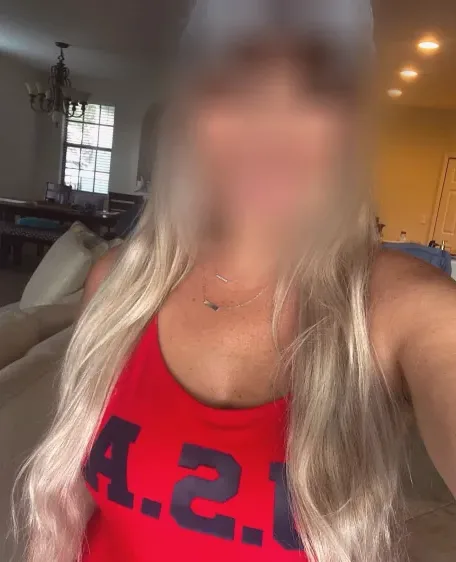 Isabella, 38