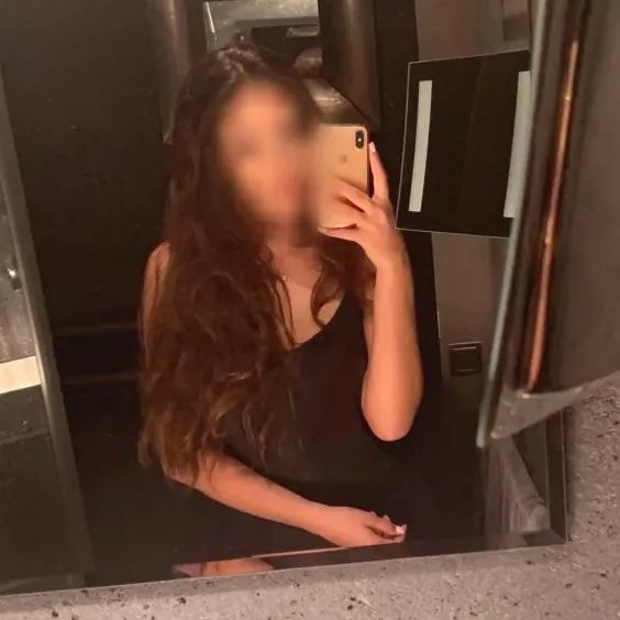 Nathalie, 24