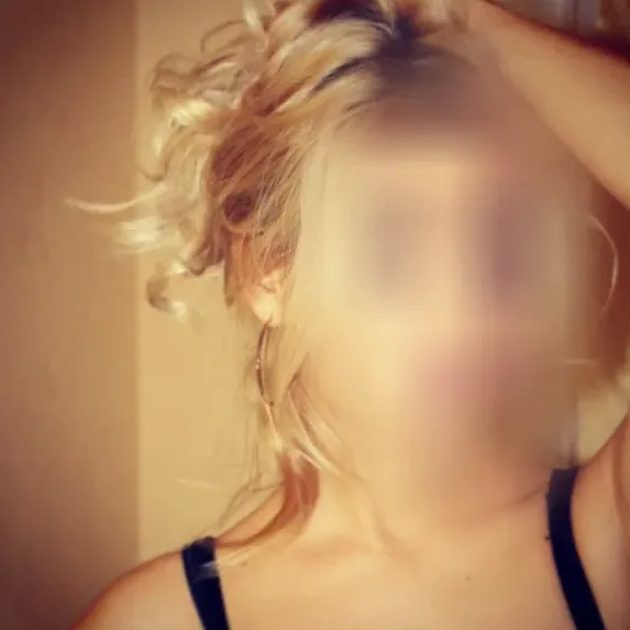 Nikki, 28