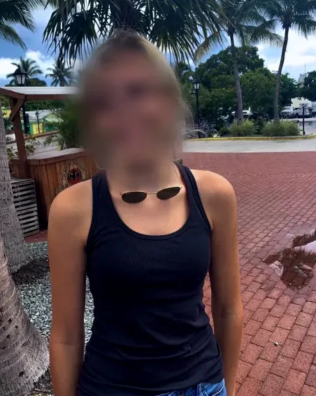 Nina, 20
