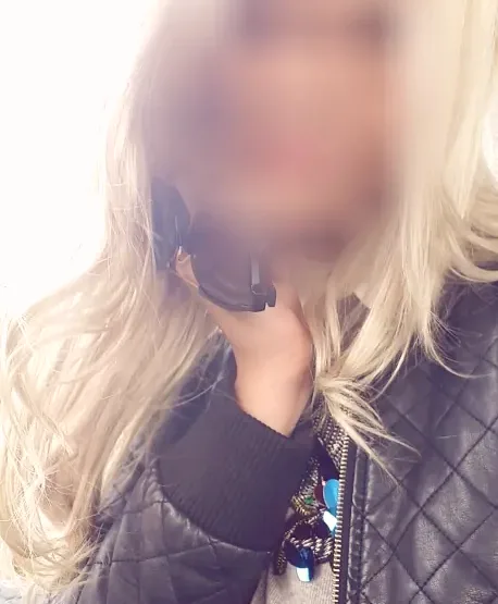 Shania, 32