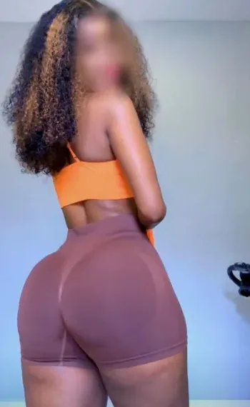 Suzanne, 37
